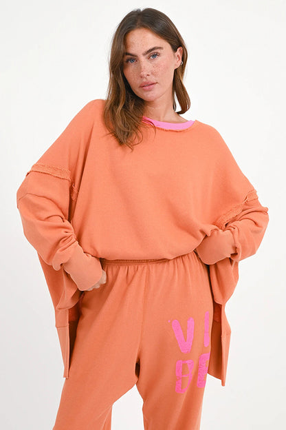 Love Joy Victory Sweatshirt Kriz Vibe Print Oversize Terracotta Coral Pink Model