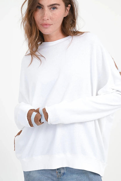 Love Joy Victory Sweatshirt Moa Stern-Patches Weiß Bio-Baumwolle Model 2