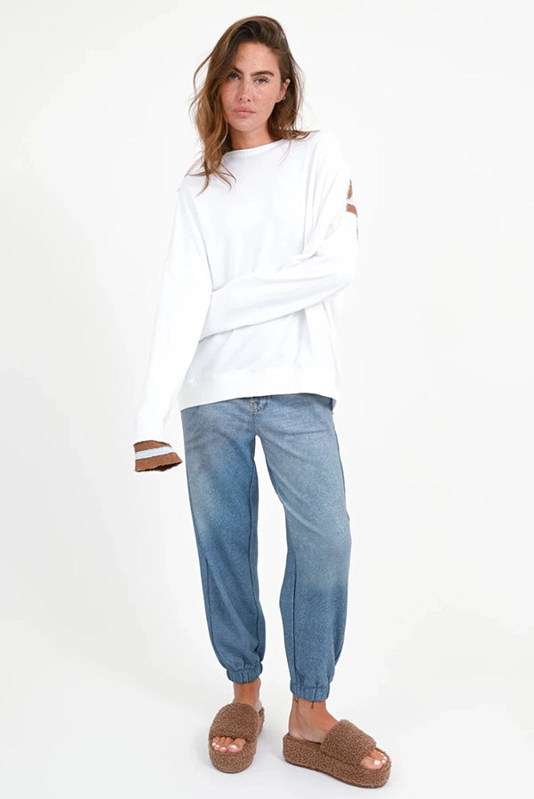 Love Joy Victory Sweatshirt Moa Stern-Patches Weiß Bio-Baumwolle Model 4