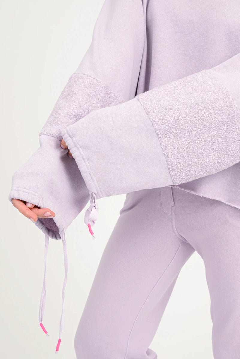 Love Joy Victory Sweatshirt Sorila Lilac Bio-Baumwolle-Detail