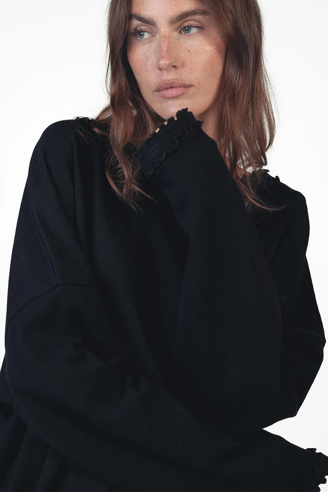 Love Joy Victory Sweatshirt Viola Black Schwarz Relaxed-Fit French Terry Lettuce-Edge-Details Wellensaum Model 2