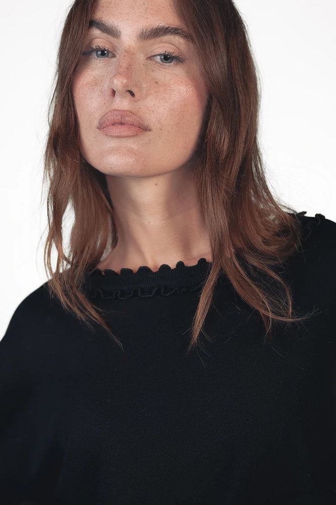 Love Joy Victory Sweatshirt Viola Black Schwarz Relaxed-Fit French Terry Lettuce-Edge-Details Wellensaum Model 3