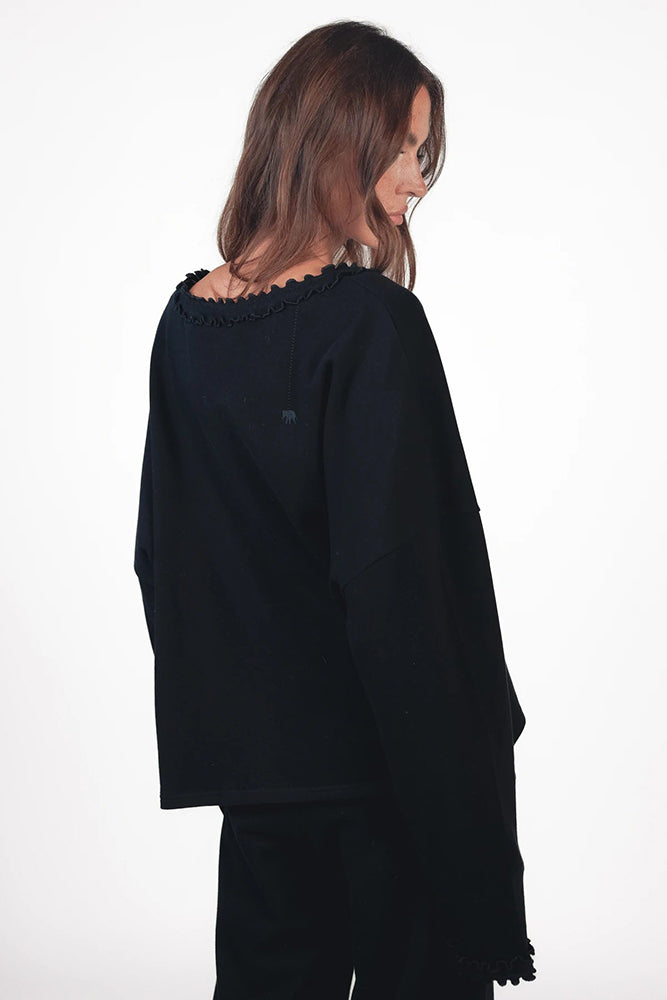 Love Joy Victory Sweatshirt Viola Black Schwarz Relaxed-Fit French Terry Lettuce-Edge-Details Wellensaum Model 5