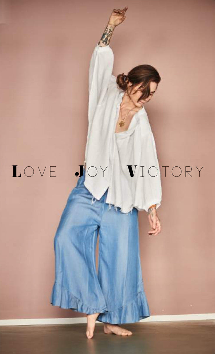 Love Joy Victory Weite Denim-Hose Gadena Tencel Boho Rüschen-Details 