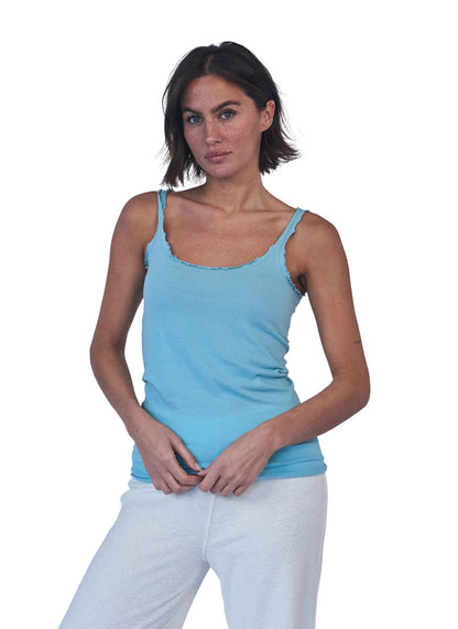 Love Joy Victory Top Lora Wellennaht Rüschen-Details Bio-Baumwolle Modal-Mix Clear Water Hellblau Model 3