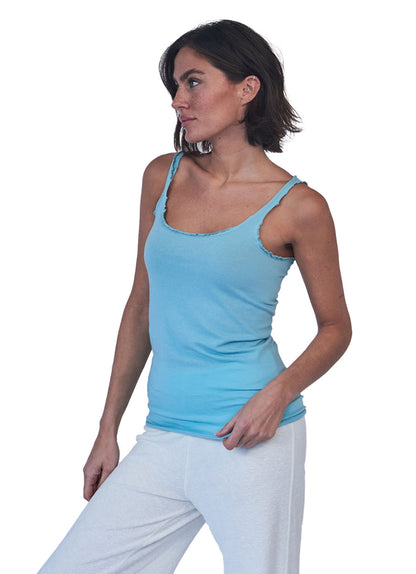 Love Joy Victory Top Lora Wellennaht Rüschen-Details Bio-Baumwolle Modal-Mix Clear Water Hellblau Model