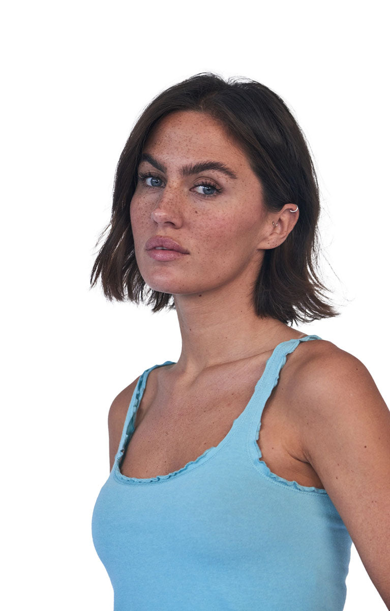 Love Joy Victory Top Lora Wellennaht Rüschen-Details Bio-Baumwolle Modal-Mix Clear Water Hellblau Model 2