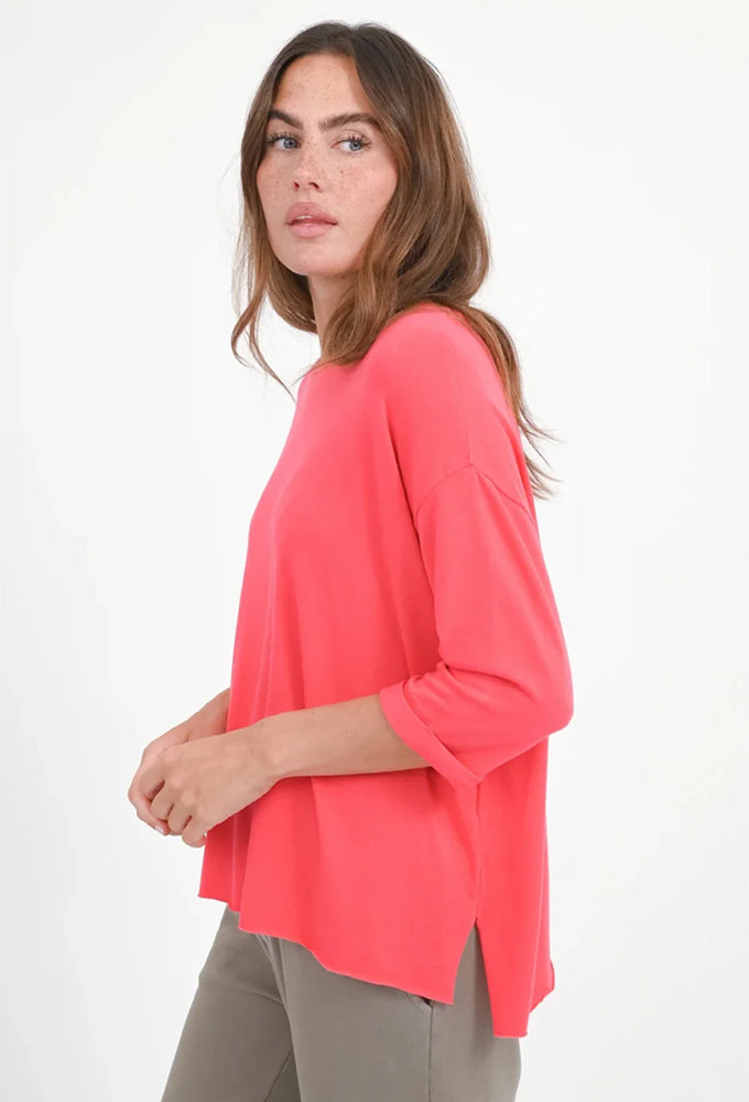 Love Joy Victory T-Shirt Mola Organic Cotton Modal Geranium Model 1