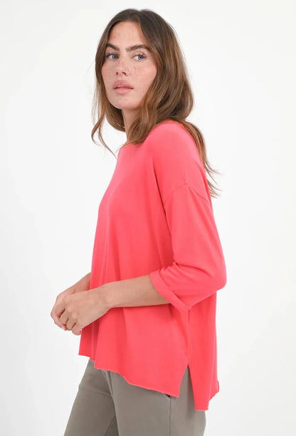 Love Joy Victory T-Shirt Mola Organic Cotton Modal Geranium Model 1