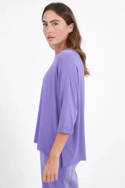 Love Joy Victory T-Shirt Mola Organic Cotton Modal Lila Irisblue Model 2