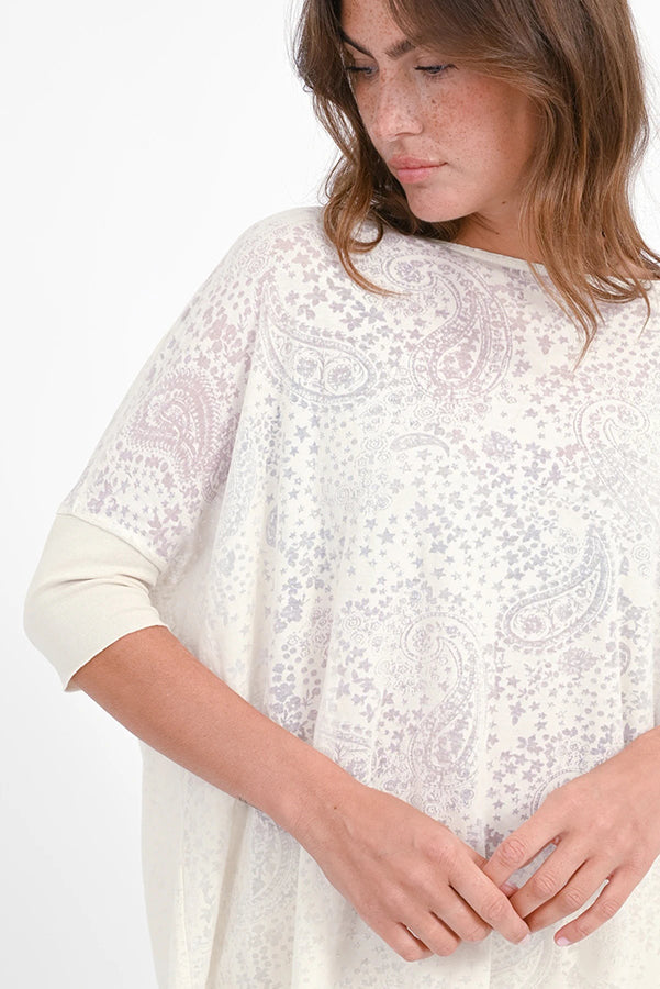 Love Joy Victory T-Shirt Papu Paisley-Muster Transparent Oversize Bio-Baumwolle Beige Model