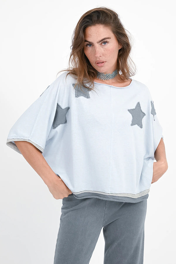 Love Joy Victory T-Shirt Rumbia Stern-Patches Blue Ice Grau Bio-Baumwolle
Model 1
