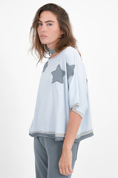 Love Joy Victory T-Shirt Rumbia Stern-Patches Blue Ice Grau Bio-Baumwolle
Model 3