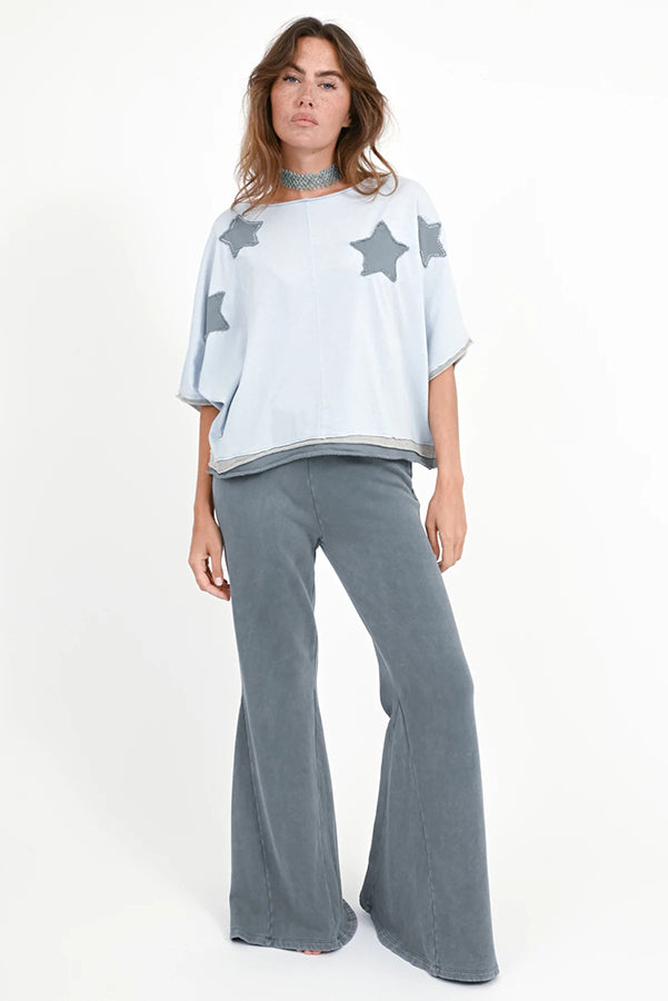 Love Joy Victory T-Shirt Rumbia Stern-Patches Blue Ice Grau Bio-Baumwolle
Model 5