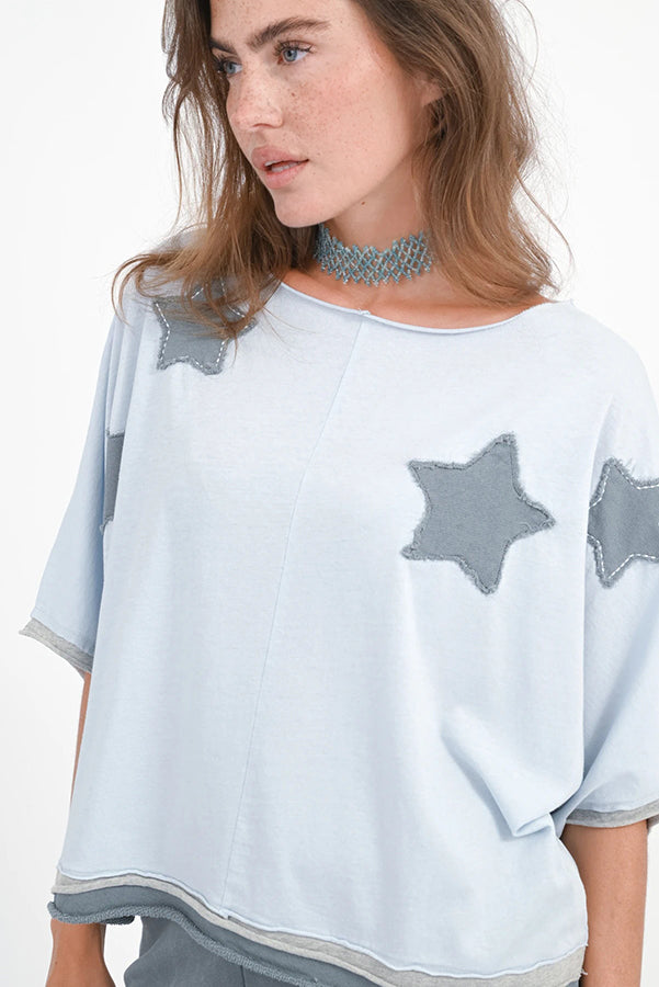 Love Joy Victory T-Shirt Rumbia Stern-Patches Blue Ice Grau Bio-Baumwolle
Model