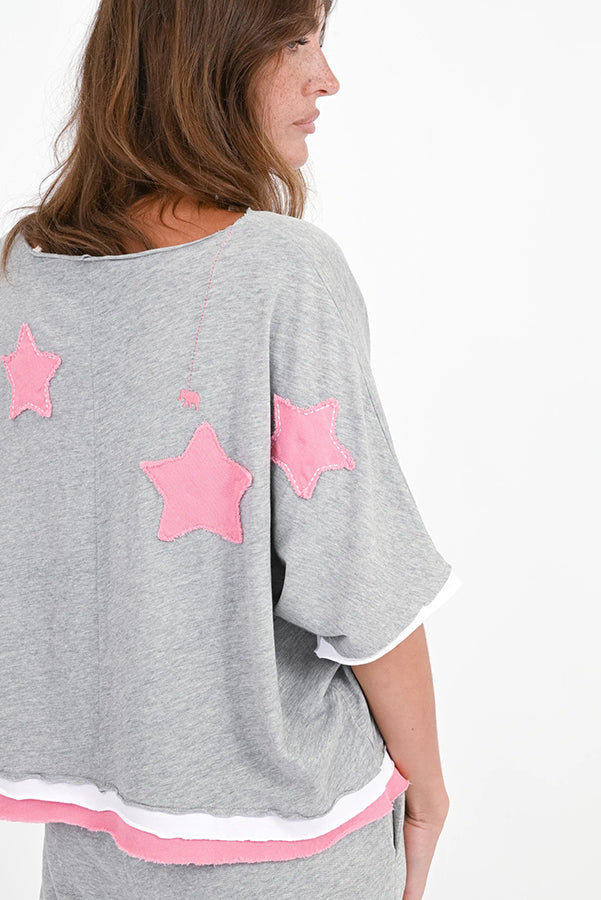 Love Joy Victory T-Shirt Rumbia Stern-Patches Grau Pink Bio-Baumwolle
Model 1
