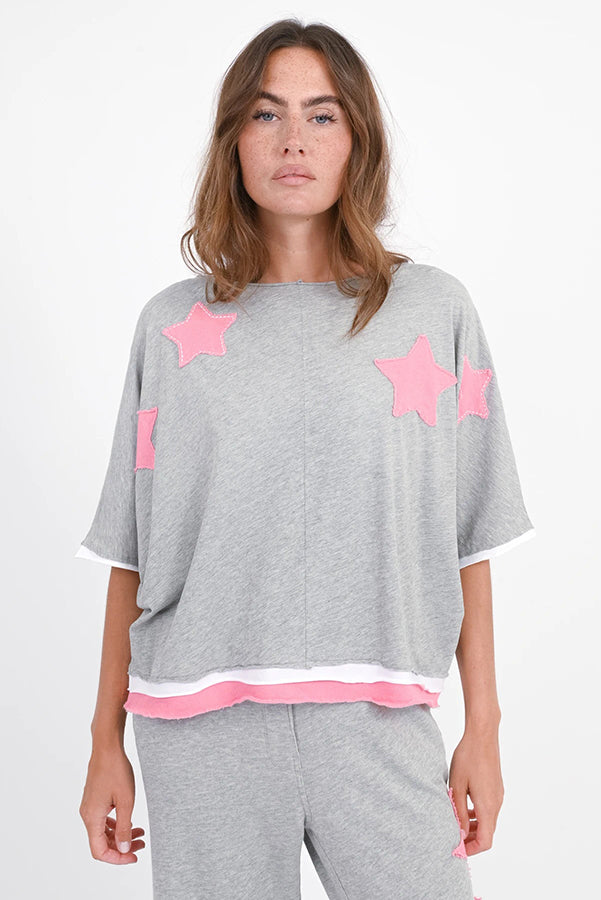 Love Joy Victory T-Shirt Rumbia Stern-Patches Grau Pink Bio-Baumwolle
Model