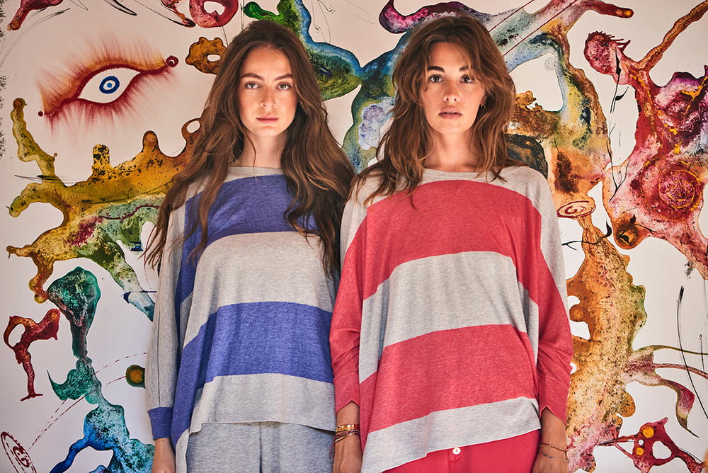 Love Joy Victory T-Shirt Streifen Birney Oversize Lila Grau Bio-Baumwolle Model