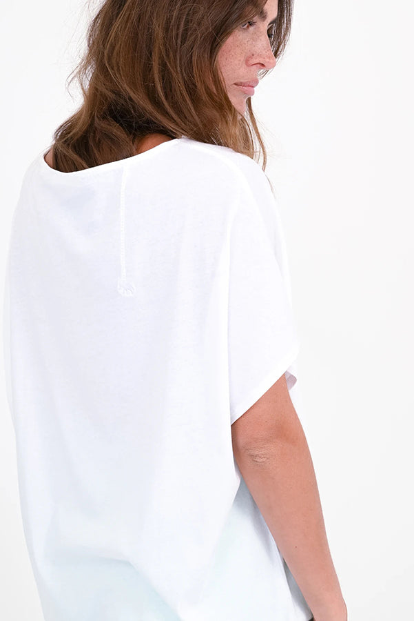 Love Joy Victory T-Shirt Yara Print Oversize Weiß Bio-Baumwolle Model 1