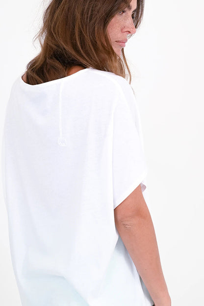 Love Joy Victory T-Shirt Yara Print Oversize Weiß Bio-Baumwolle Model 1