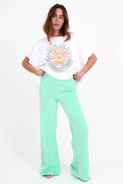 Love Joy Victory T-Shirt Yara Print Oversize Weiß Bio-Baumwolle Model 2