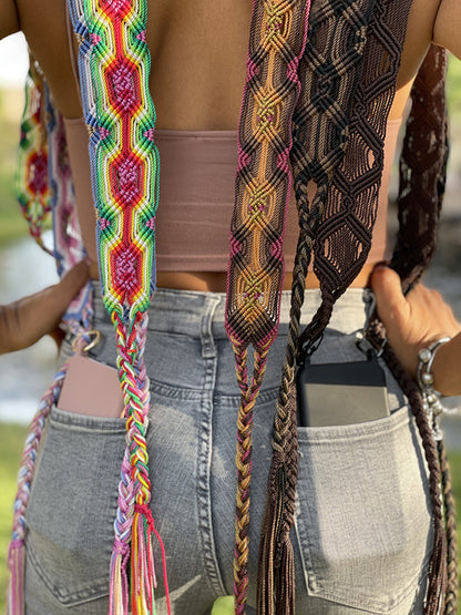 Mahawo lange Handykette Pocahontas Vibe mit Quasten Handgeknüpftes Unikat Mexiko Model 3
