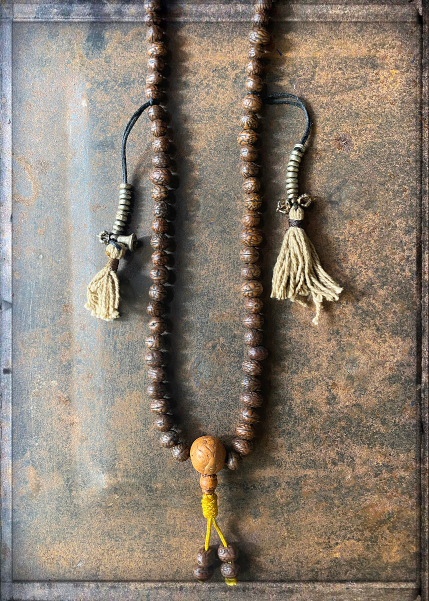 Mala-Kette Bodhi-Samen-Perlen Dunkelbraun 9 mm Quasten 84 cm Lang Detail