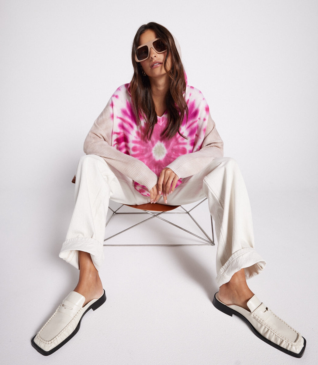 Notshy Batik-Hoodie Kaschmir Canyon Tie & Dye Pink Beige Model