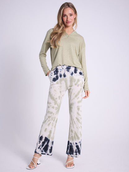 Notshy Boho Batikkhose Aki Tie & Dye Salbei Ecru Navy Modal-Kaschmir-Mix Straight Fit Elastischer Bund Model