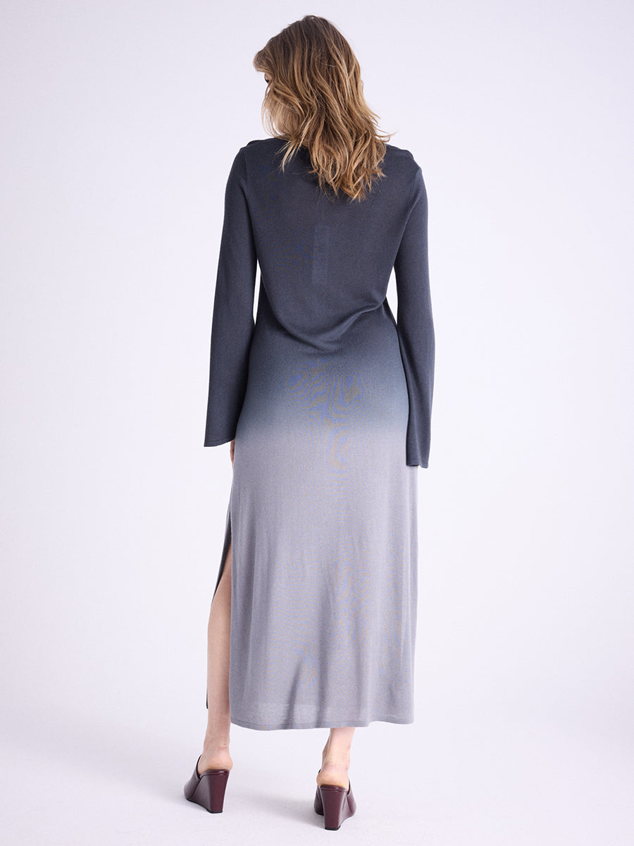 Notshy Langes Boho Batikkleid Alphee Dip Dye Farbverlauf Grau Anthrazit Modal-Kaschmir-Mix Quasten-Detail Rückseite