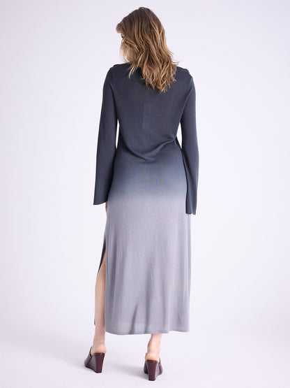 Notshy Langes Boho Batikkleid Alphee Dip Dye Farbverlauf Grau Anthrazit Modal-Kaschmir-Mix Quasten-Detail Rückseite