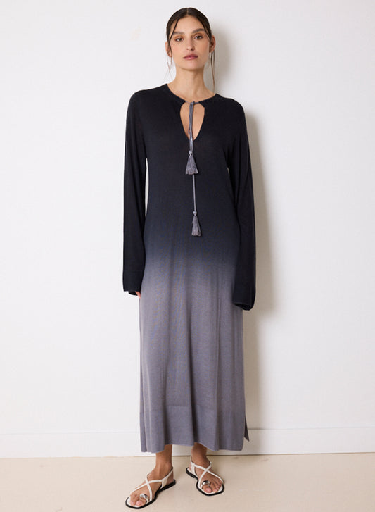 Notshy Langes Boho Batikkleid Alphee Dip Dye Farbverlauf Grau Anthrazit Modal-Kaschmir-Mix Quasten-Detail
