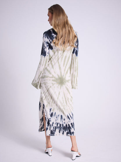 Notshy Langes Boho Batikkleid Alphee Tie & Dye Salbei Ecru Navy Modal-Kaschmir-Mix Quasten-Detail Rückseite