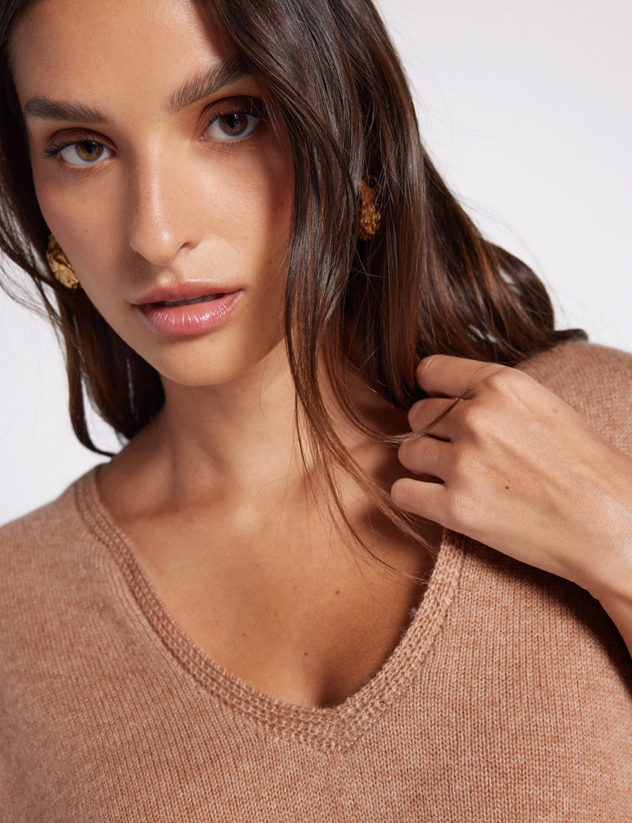 Notshy Fransen-Poncho Kaschmir Kalari V-Ausschnitt Camel Detail