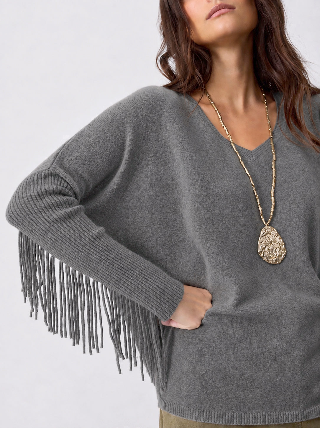 Notshy Kaschmir Fransenpullover Fenna Gris Foncé Dunkelgrau 100% Kaschmir Poncho Rippärmel Casual-Fit Model