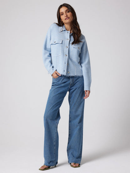 Notshy Kaschmir Jacke Levo Denim Look Fransensaum Boxy Passform Hellblau Model 2