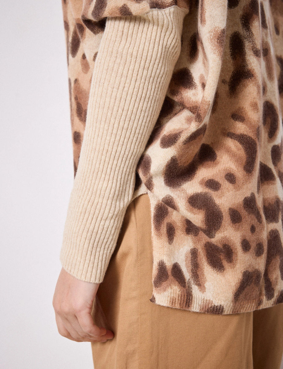 Notshy Kaschmir Poncho Pullover 
Leopard-Print Entspannte Passform V-Ausschnitt Rippärmel Seitenschlitze Beige Braun Detail 2