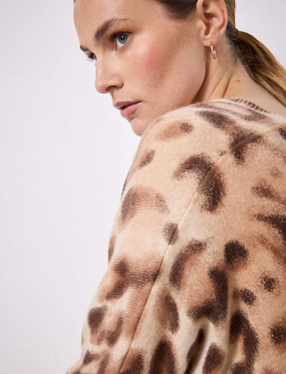Notshy Kaschmir Poncho Pullover 
Leopard-Print Entspannte Passform V-Ausschnitt Rippärmel Seitenschlitze Beige Braun Detail