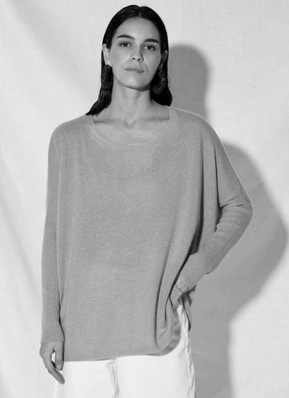 Notshy Kaschmir Poncho Pullover Agnes Rippärmel Entspannte Passform Seitenschlitze Rundhals Model