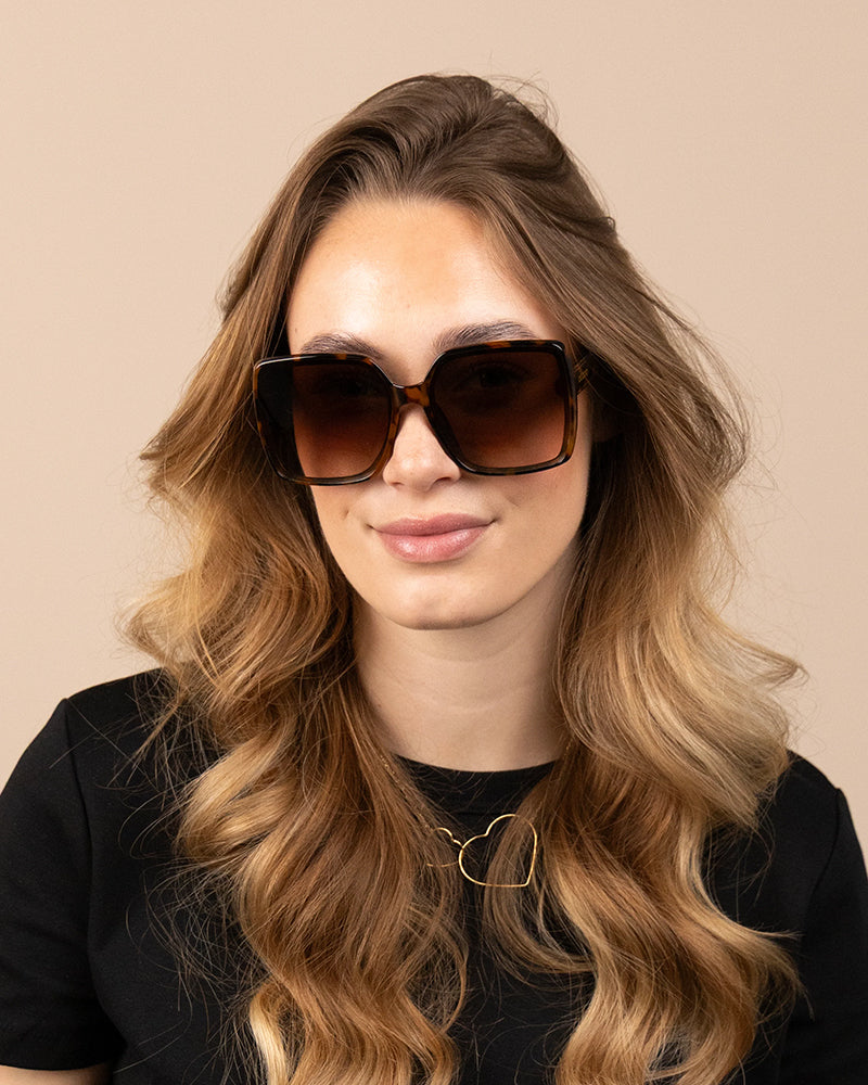OOZOO Große Sonnenbrille SG006-TB Brauner Schildpatt-Look Braune Verlaufsgläser UV400-Schutz Model