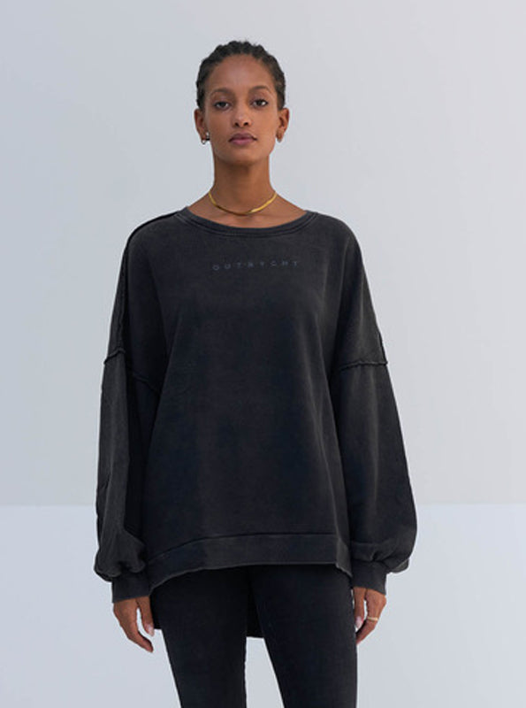 Outryght Sweater Mara Oversize Faded Black Smiley Rückseite Rundhals Offene Nähte Vorderseite