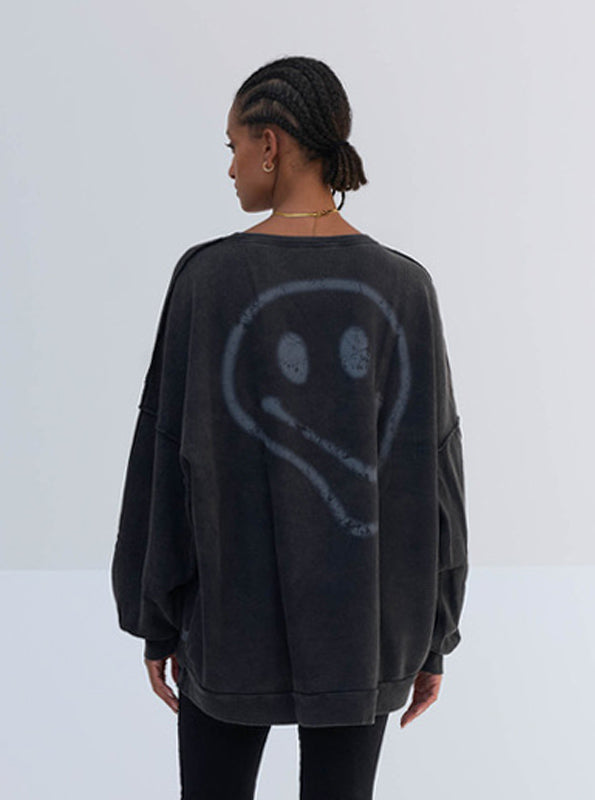 Outryght Sweater Mara Oversize Faded Black Anthrazit Smiley Rückseite Rundhals Offene Nähte