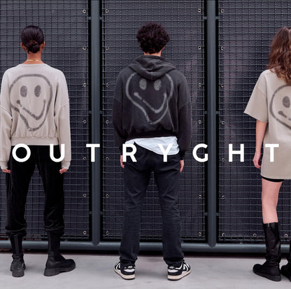 Outryght Sweater Mara Oversize Smiley Rückseite Rundhals Offene Nähte