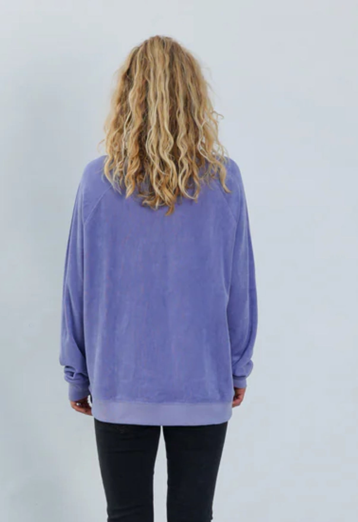 Outryght Sweatshirt Theo Terry Lila Frottee Casual-Fit Logoprint Unisex Rückseite