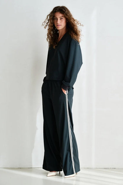 PENN&INK N.Y Hose Stripe Travel-Quality Anthrazit Creme Straight-Leg-Fit Kontrast-Doppelstreifen Model 2