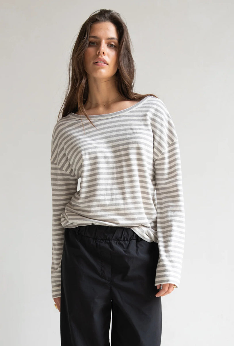 PENNINK N.Y Langarmshirt Streifen Ausgestellte Ärmel Leinen-Baumwolle-Mix Ecru Grau Model