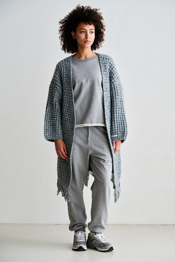 PENN&INK N.Y Strickmantel Cardigan Grau Meliert Fransen-Saum Grobstrick Relaxed-Fit Model 3