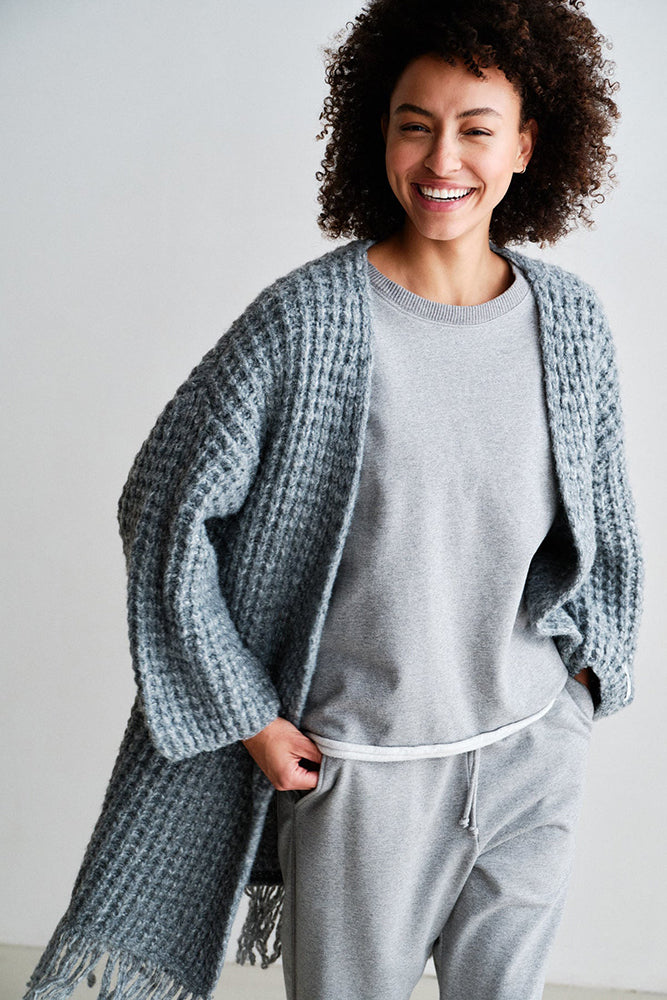 PENN&INK N.Y Strickmantel Cardigan Grau Meliert Fransen-Saum Grobstrick Relaxed-Fit Model 5