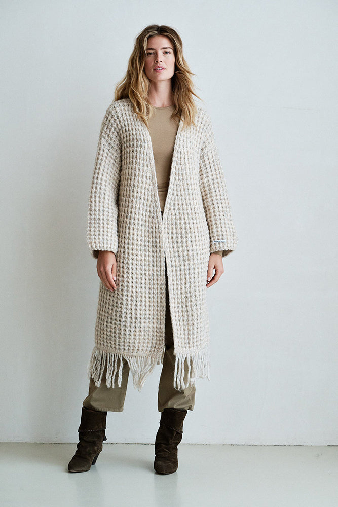 PENN&INK N.Y Strickmantel Cardigan Sand Meliert Fransen-Saum Grobstrick Relaxed-Fit Model 5