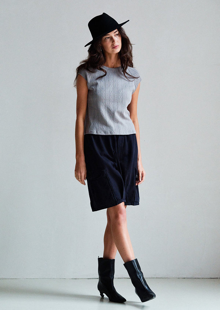 PENN&INK N.Y T-Shirt Lochstrick Grau Model 3